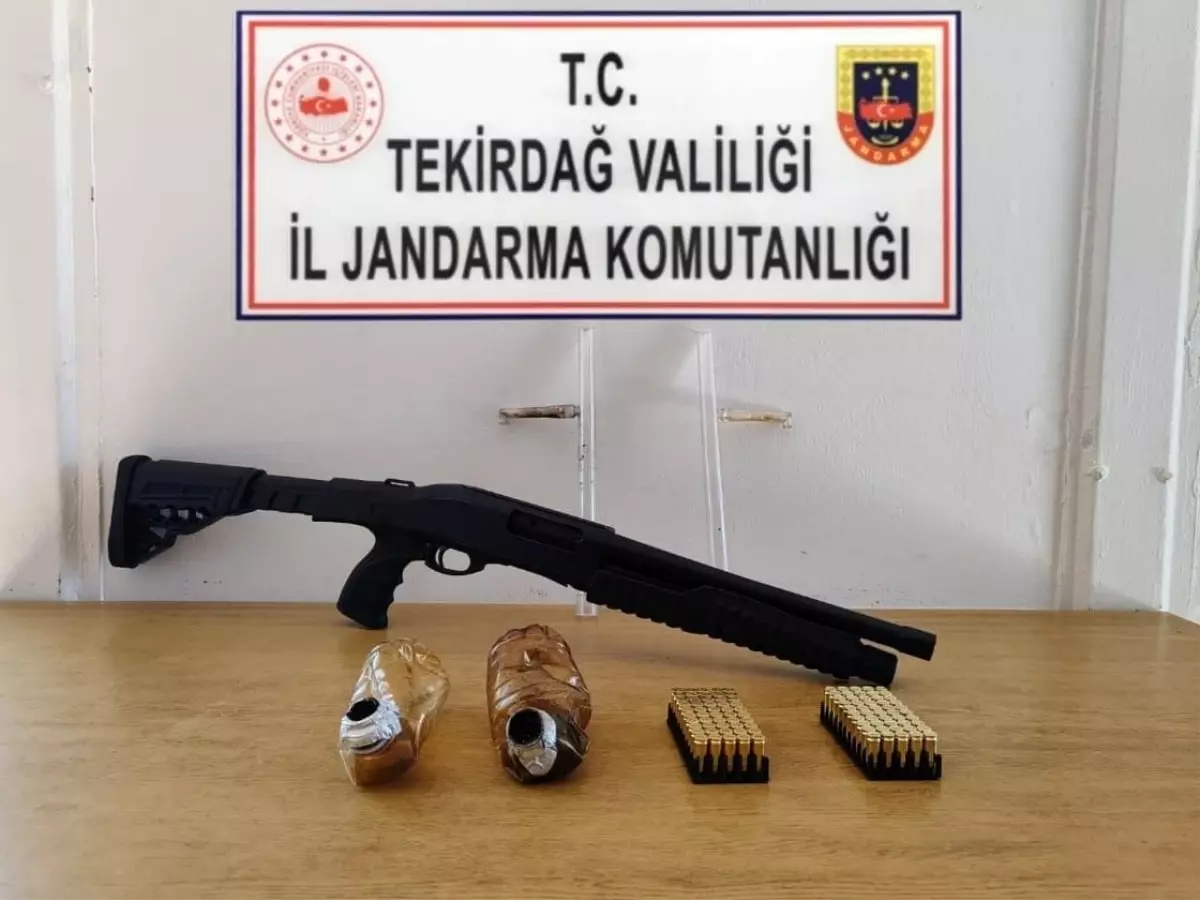 Şarköy’de Ruhsatsız Silah ve Uyuşturucu Ele Geçirildi