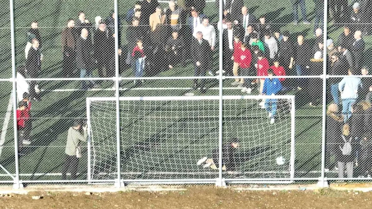 Başkan Büyükakın, Yeni Sentetik Futbol Sahasını İnceledi