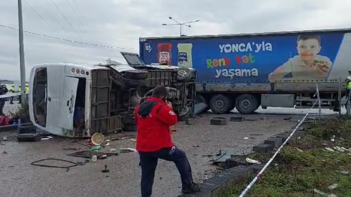 Öğrenci servisi ile TIR çarpışmıştı 2 sürücü de tutuklandı