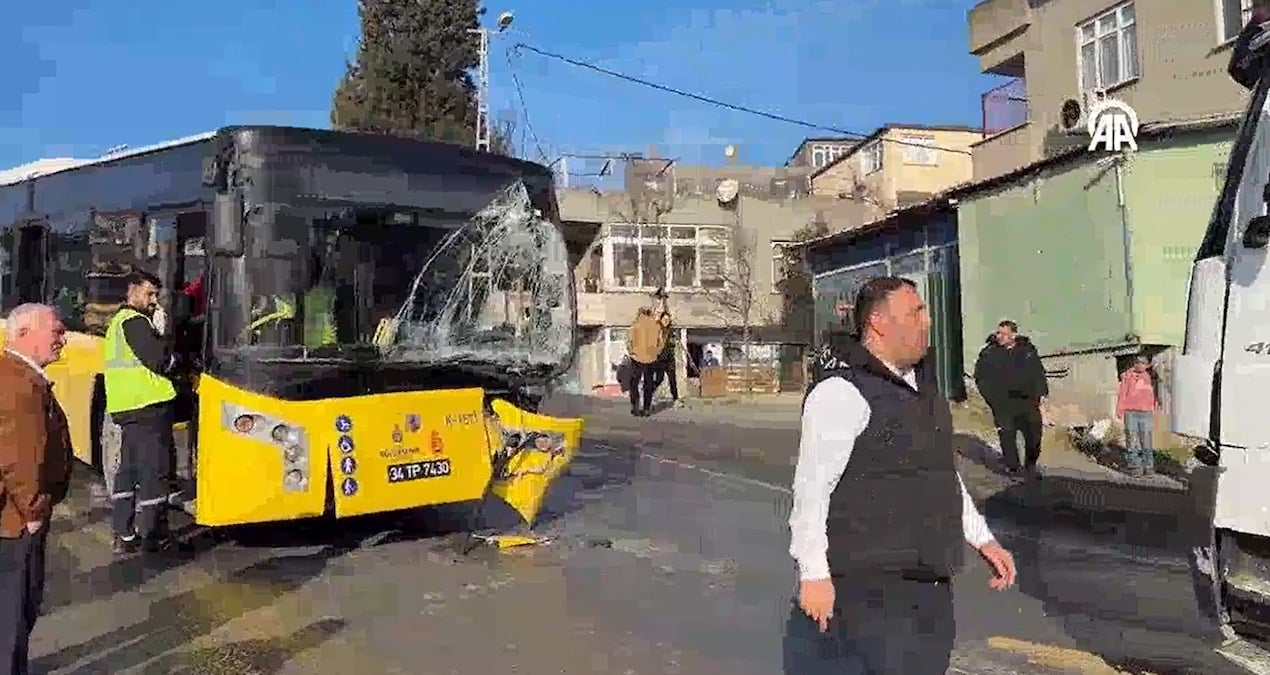 İETT otobüsüyle mikser aracı çarpıştı: Yaralılar var