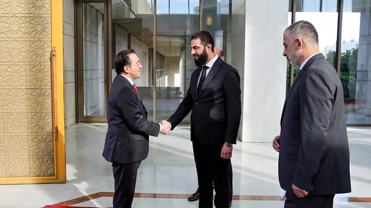 Suriye’nin Yeni Liderine Yabancı Ziyaretler