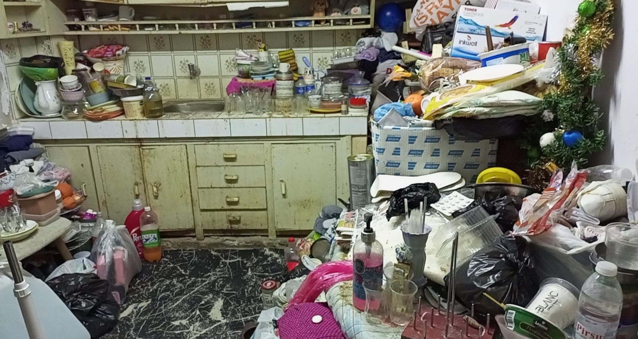 Aydın’da ‘çöp ev’ temizlendi: 7 traktör çöp çıktı