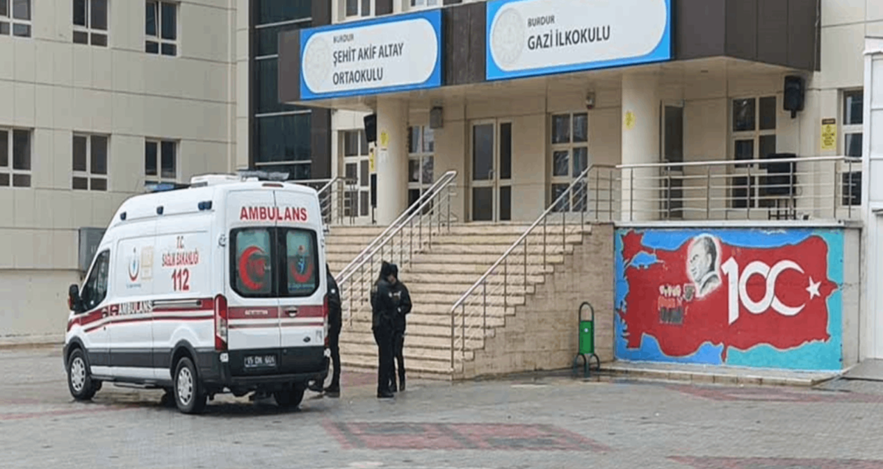 4 öğrenci ‘noodle’ yiyerek zehirlendi