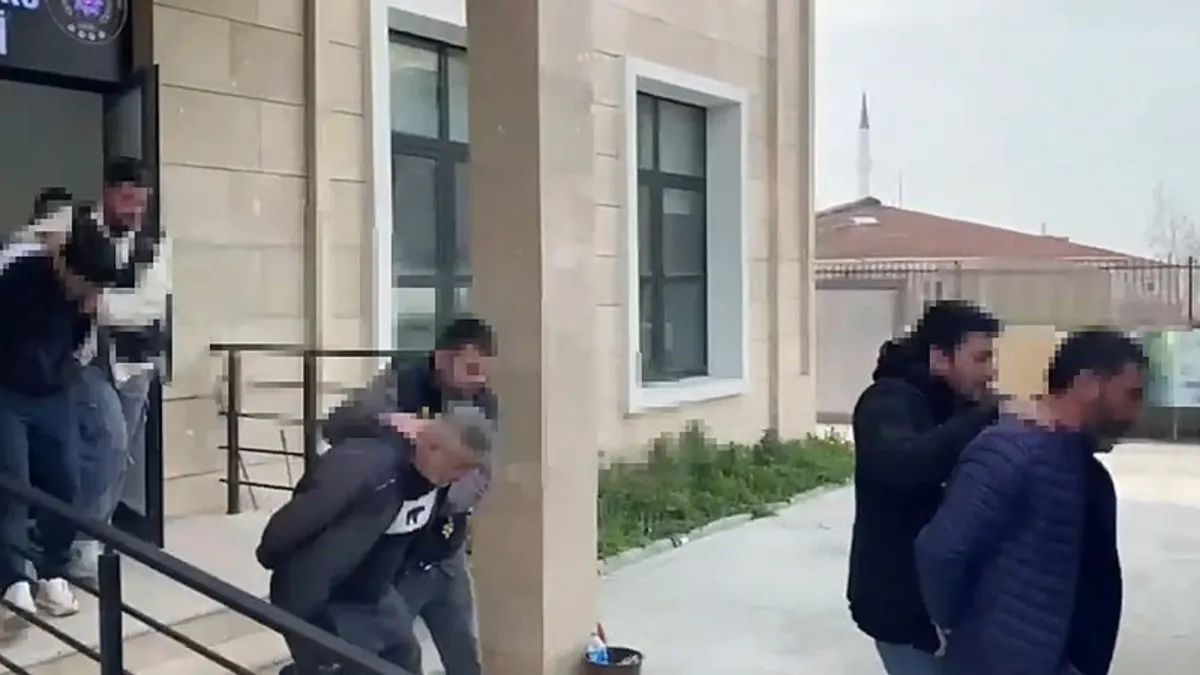 Beylikdüzü’nde polisin “dur” ihtarına uymayan 2 şüpheli yakalandı