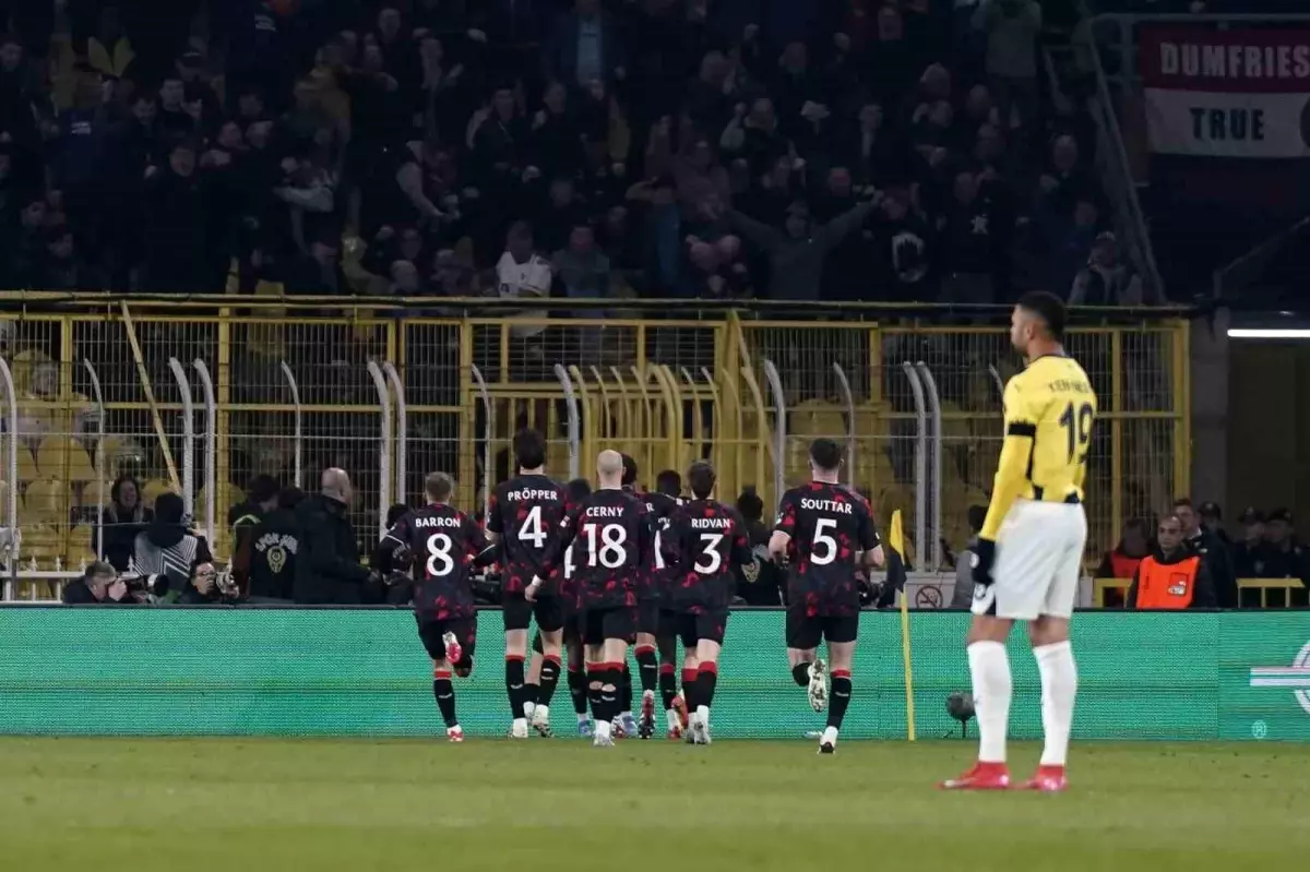 Fenerbahçe, Rangers’e 2-1 Yenik
