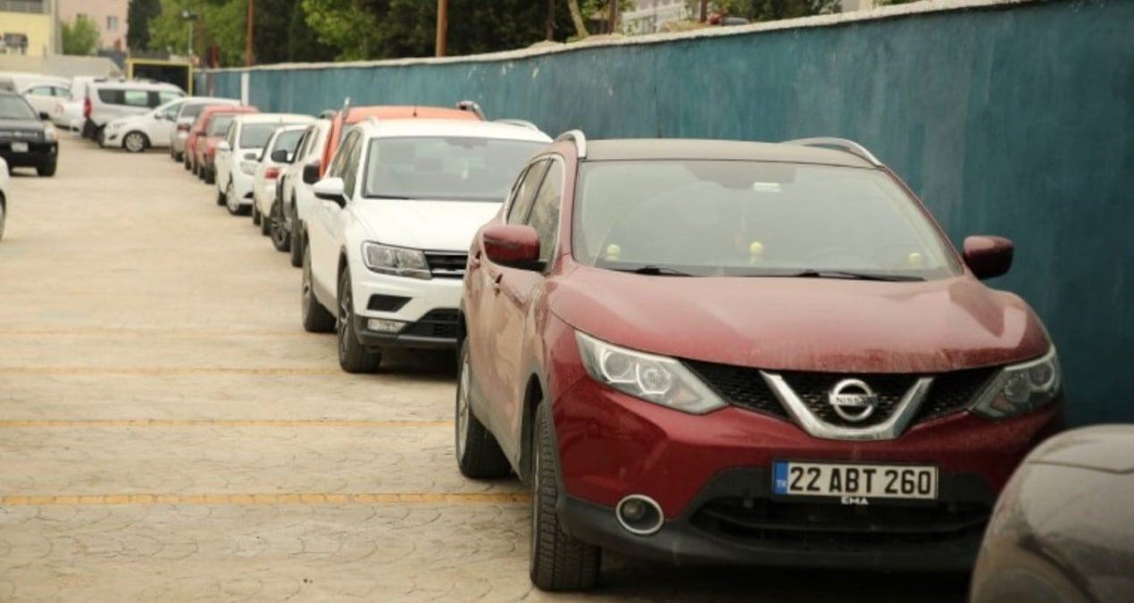 Yağmur değil çamur yağdı! Araçlarını iki kez yıkamak zorunda kaldılar