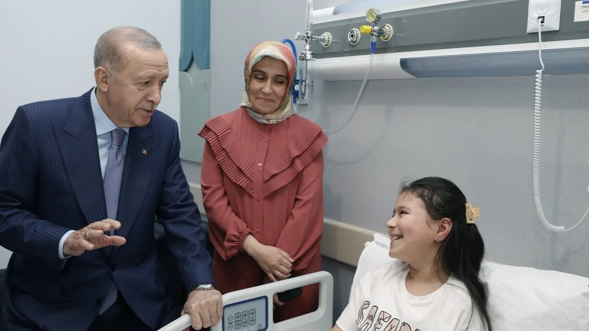 Başkan Erdoğan’dan hastalara moral ziyareti