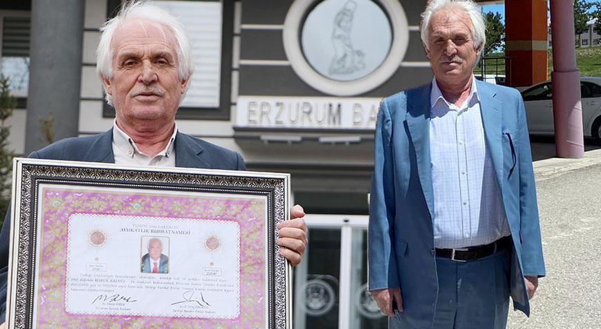 Hayallerinin peşinden koştu! Emekli öğretmen, 64 yaşında avukat oldu