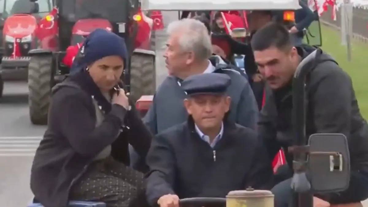 Özgür Özel’in traktör şovu ‘yalan’ traktör vaadini hatırlattı: Korumalarla geldi, güvenlik önlemleri eşliğinde sürdü