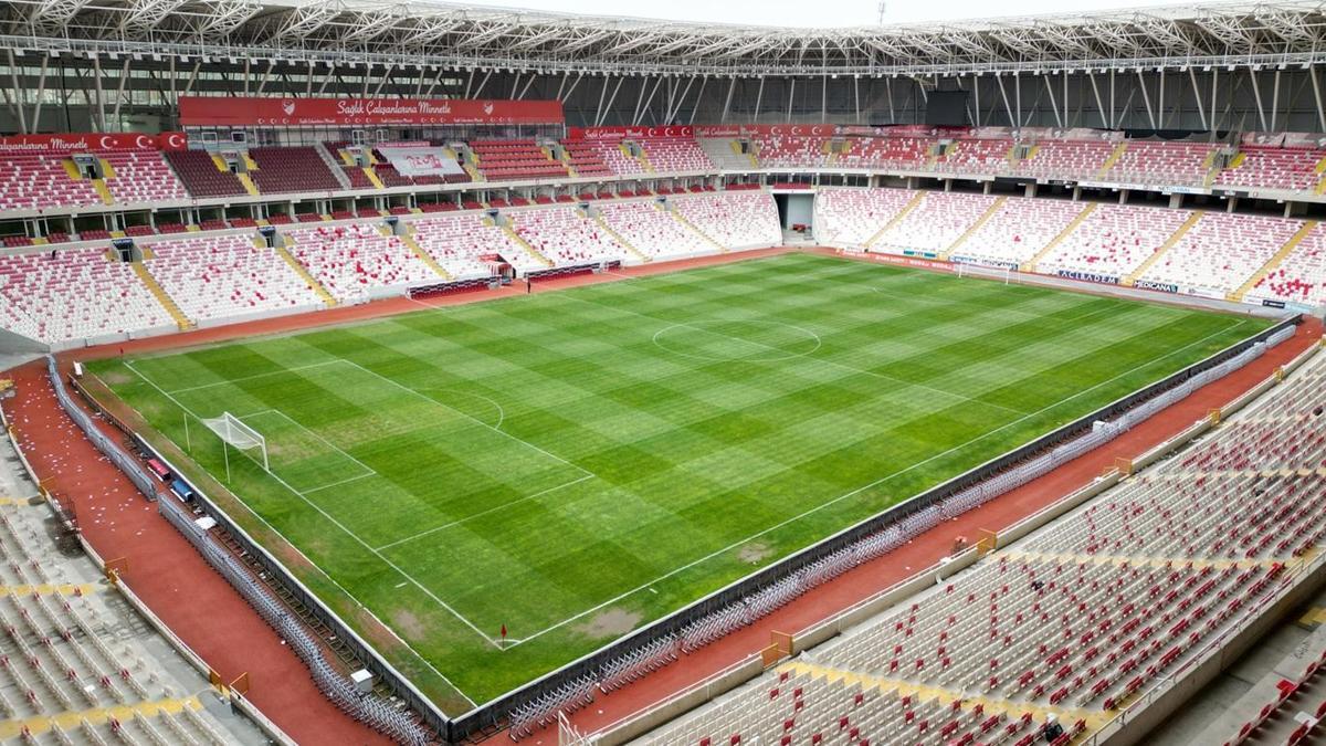 Sivas’ta kar yağışı etkili oldu! Fenerbahçe maçı öncesi yoğun önlemler alındı…